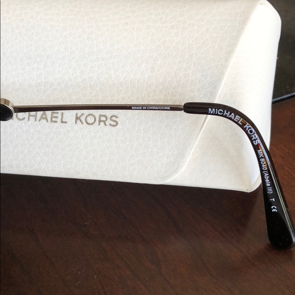 Michael Kors Sunglasses 😎 - Picture 3 of 8